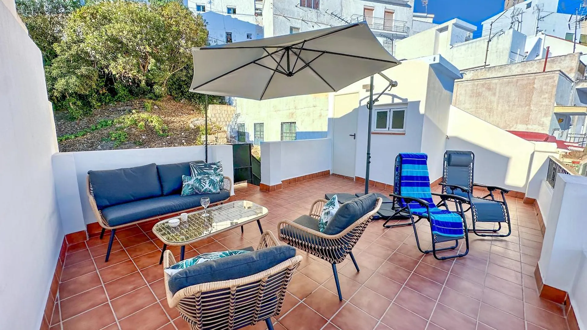 Casa Con Terraza Y Patio Privado En Salobrena Villa